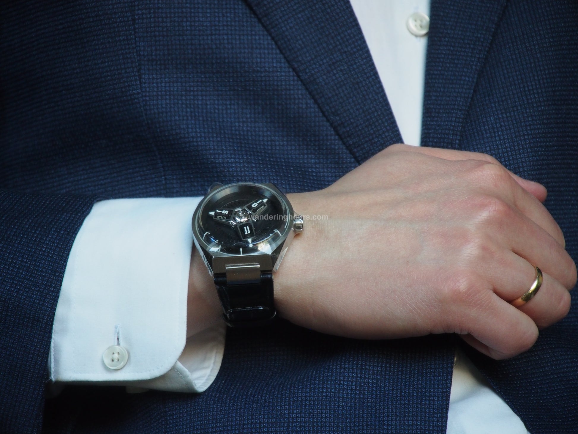 Phantasos Triclops watch wandering hours in Black dial Miyota movement