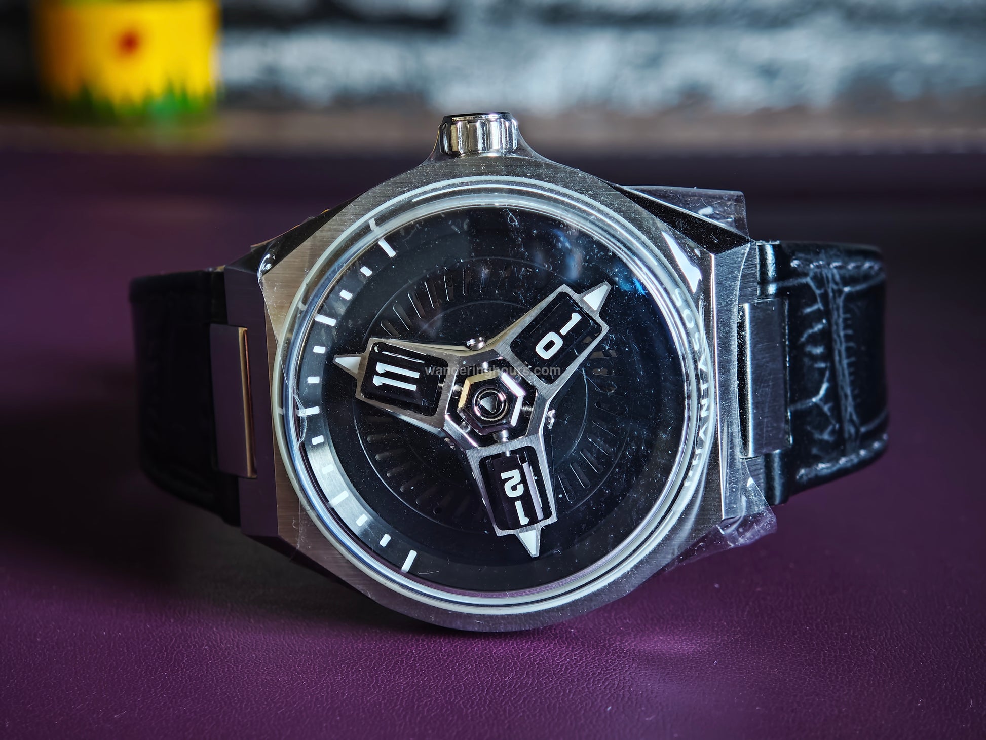Phantasos Triclops watch wandering hours in Black dial Miyota movement