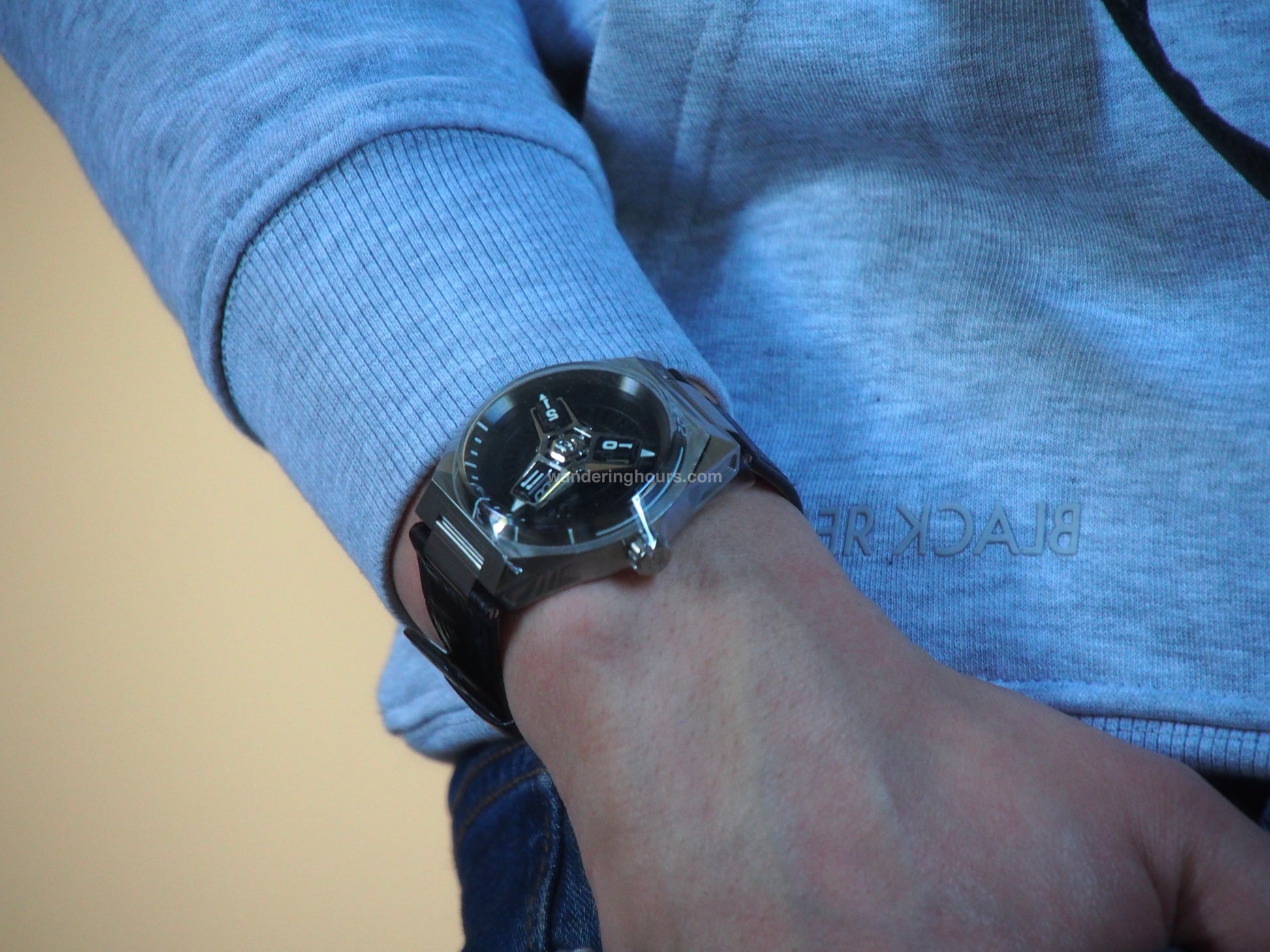 Phantasos Triclops watch wandering hours in Black dial Miyota movement