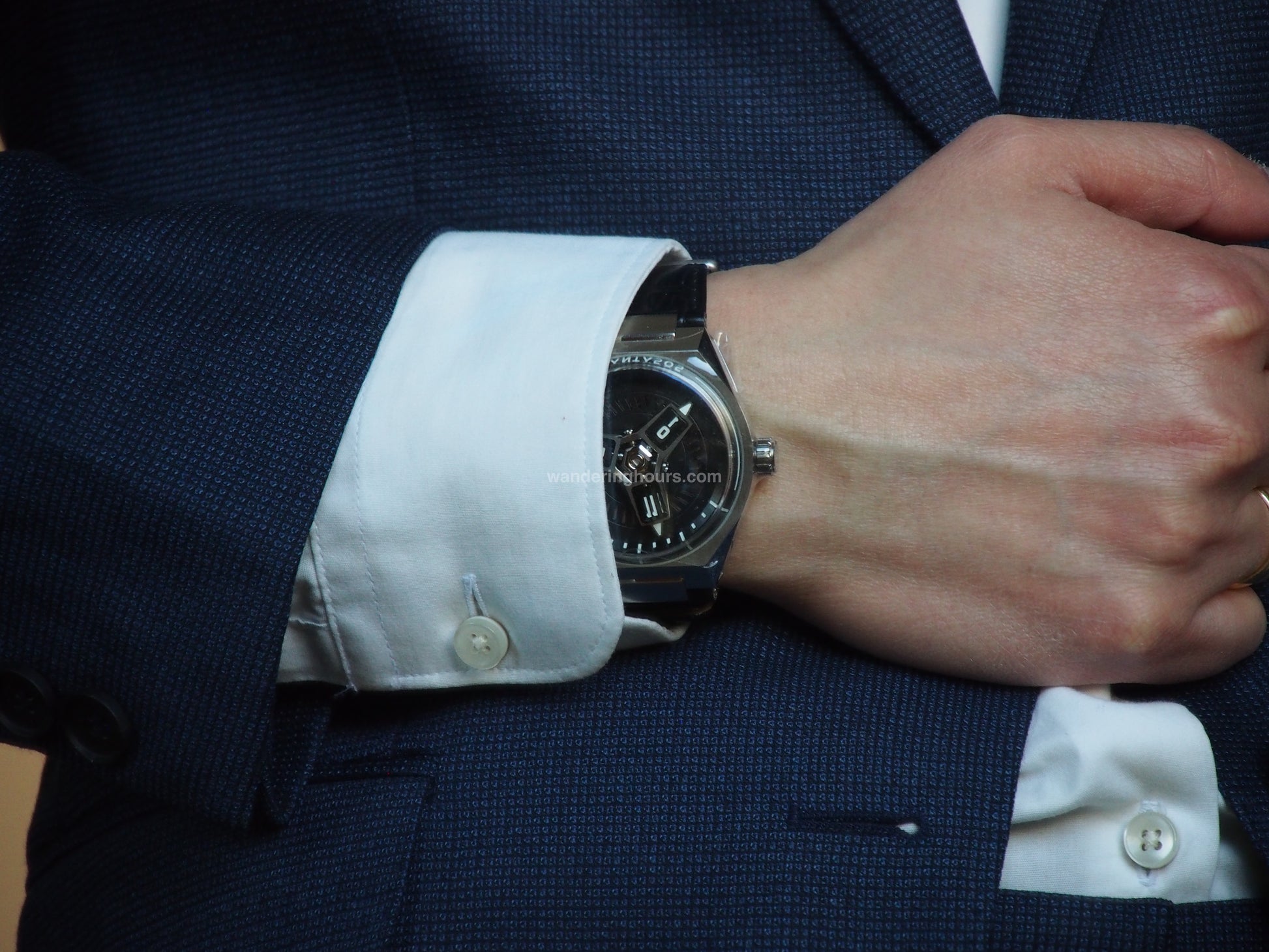 Phantasos Triclops watch wandering hours in Black dial Miyota movement