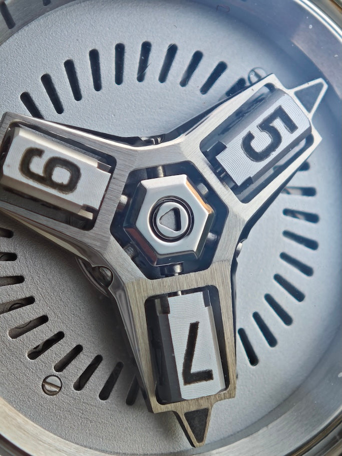 Phantasos Triclops watch Wandering Hours White